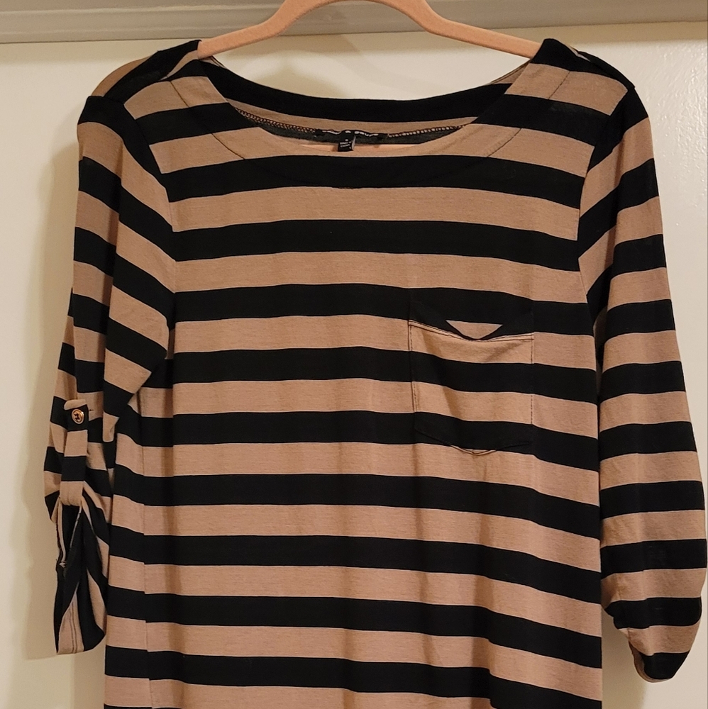 Cable & Gauge Black and Tan Long Sleeve. Size Small
